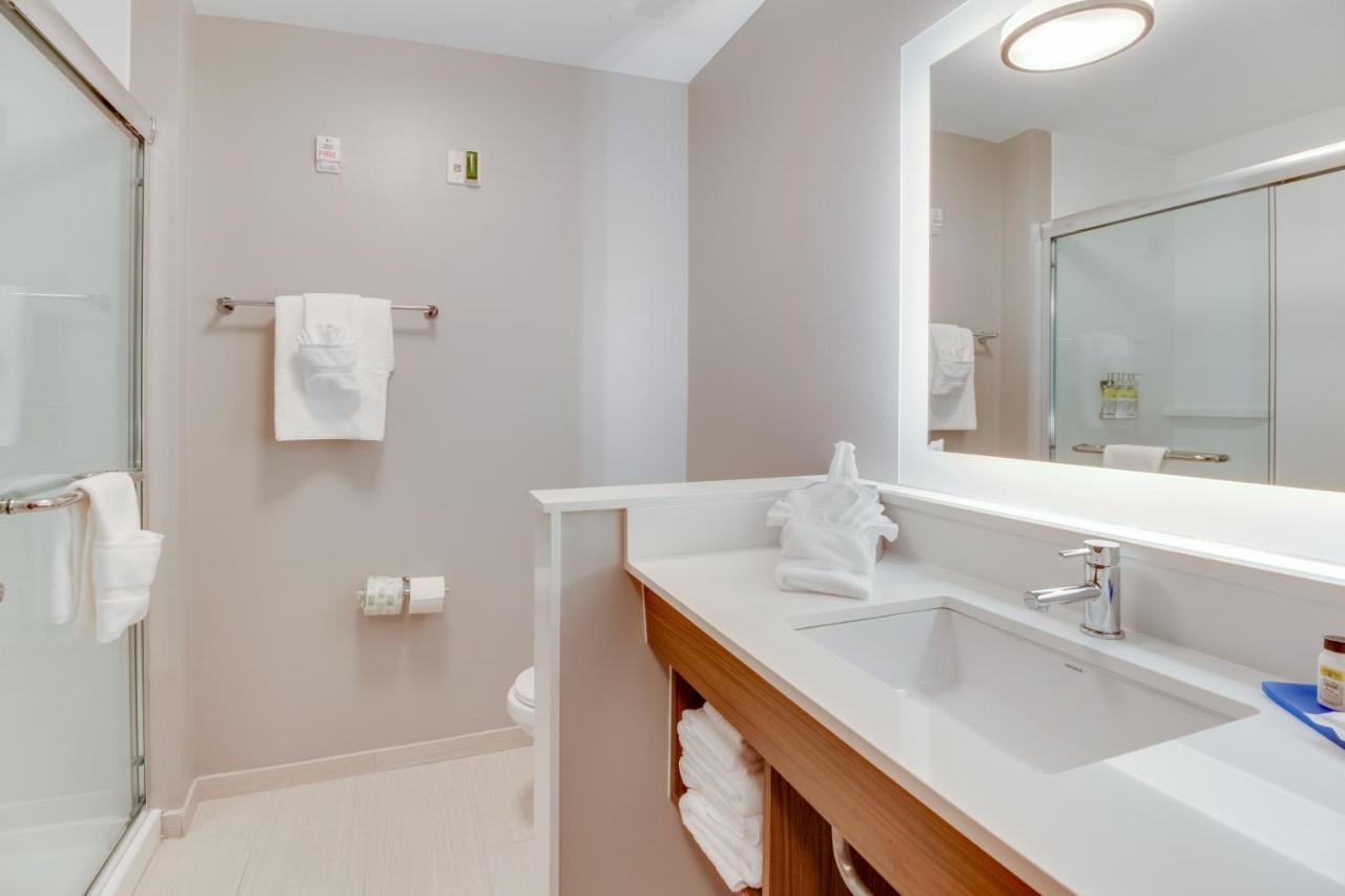 Holiday Inn Express & Suites - Union City By Ihg Екстер'єр фото
