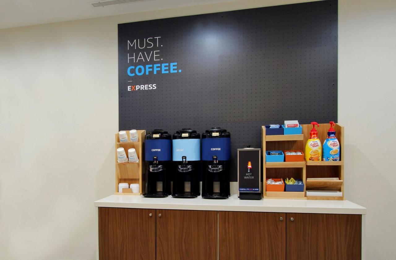 Holiday Inn Express & Suites - Union City By Ihg Екстер'єр фото